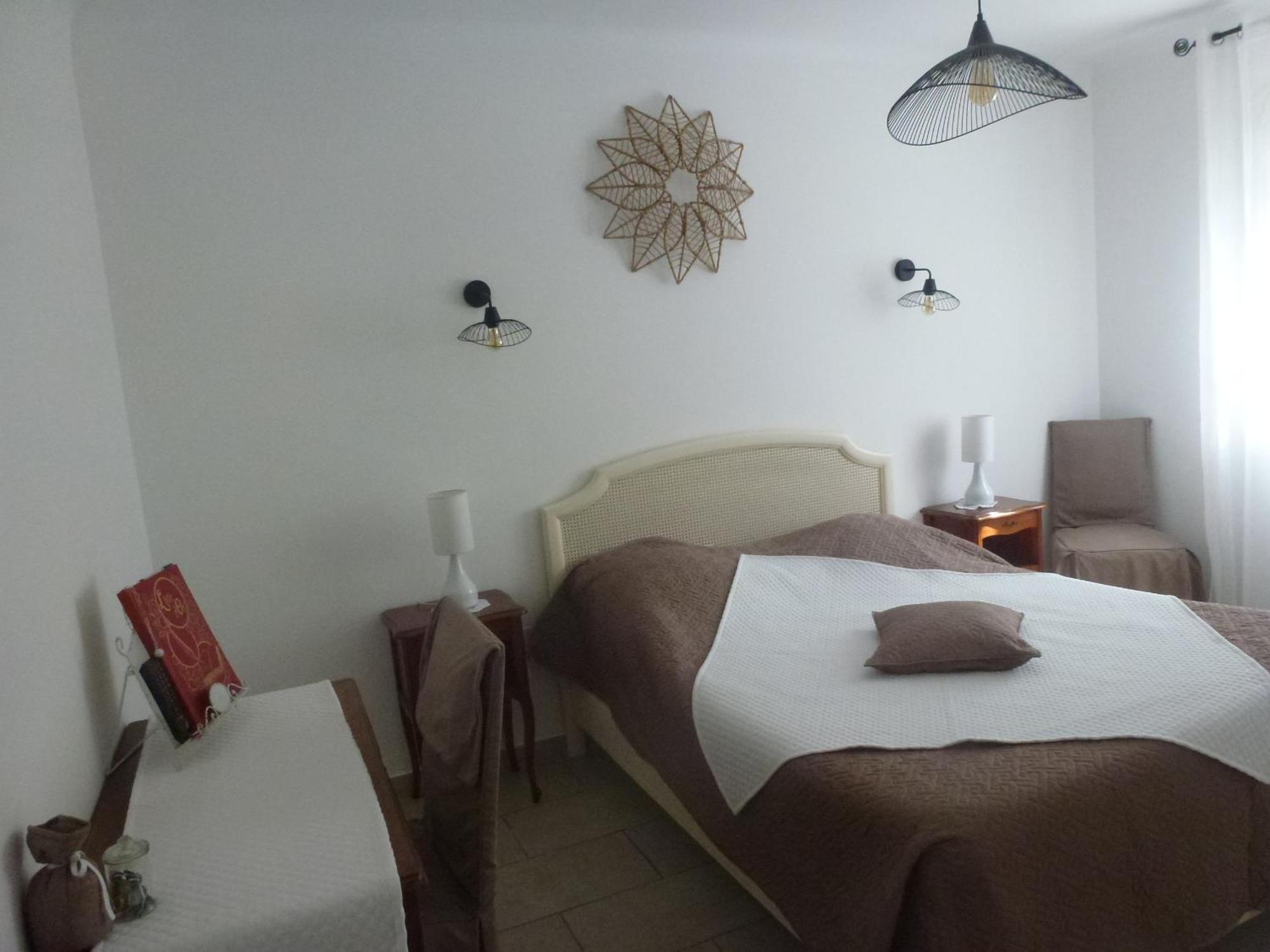 Chambre D'Hotes La Pinede Lambesc Ngoại thất bức ảnh